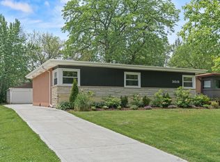 3019 Hartzell St, Wilmette, IL