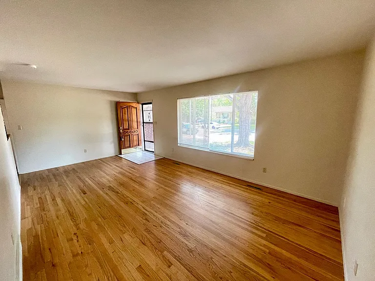 1201 Ponderosa Dr — Photo 4