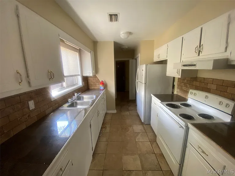 2440 Price St #C — Photo 9
