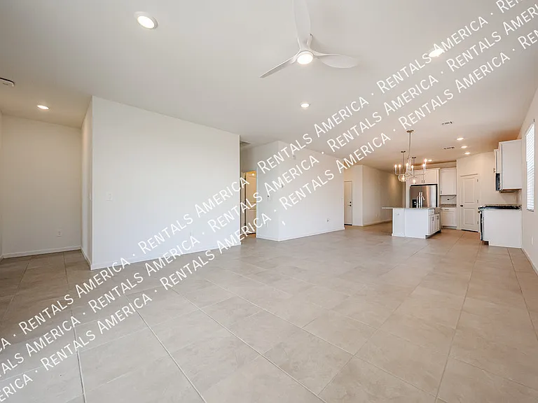 3380 N Camden Dr — Photo 12