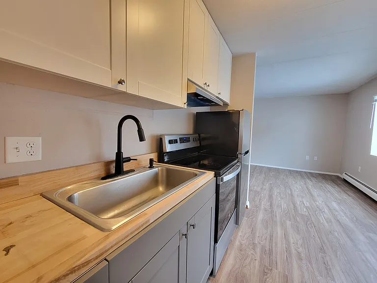 Midtown Apartments — Photo 7