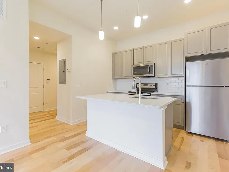 3401 Hamilton St #6 — Photo 15