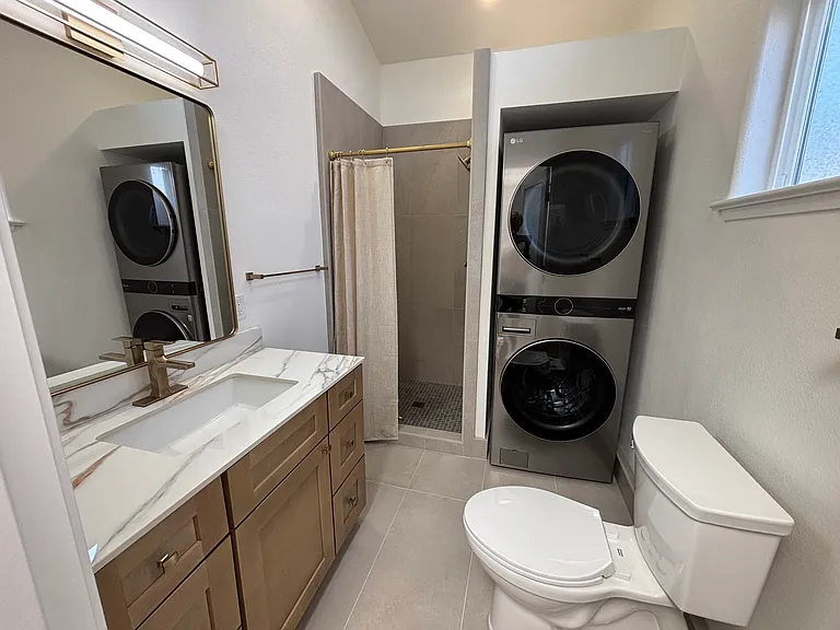 ensuite bath and laundry