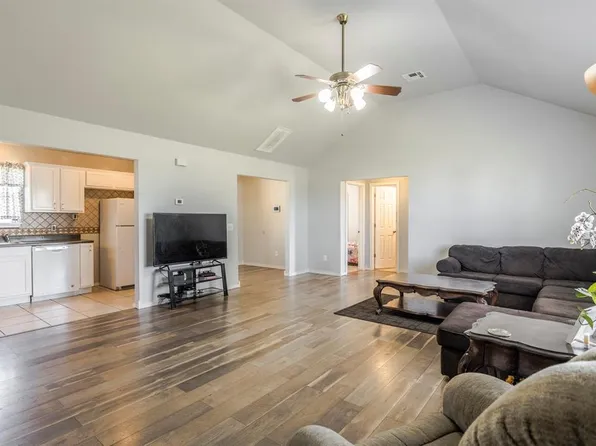 1210 Kristin Ln, Blanchard, OK 73010
