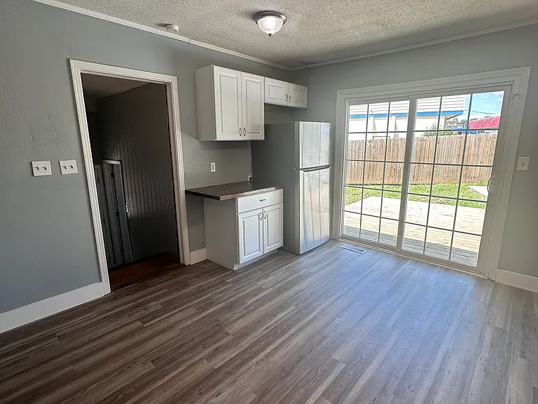 2030 Harold Ct — Photo 11