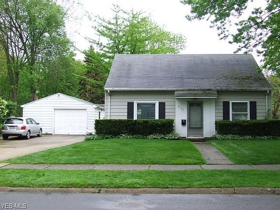 2nd image of 2131 Hillside St