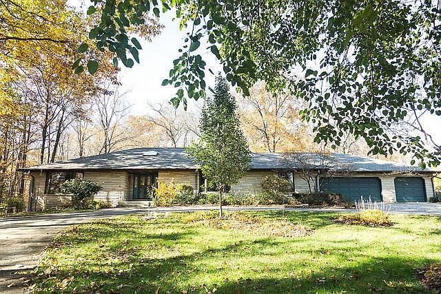 1st image of 8260 Greentree Dr