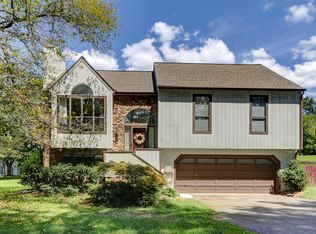 5605 Castle Rock Rd, Roanoke, VA 24018