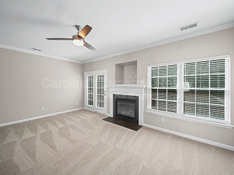 1526 Royal Auburn Ave — Photo 8