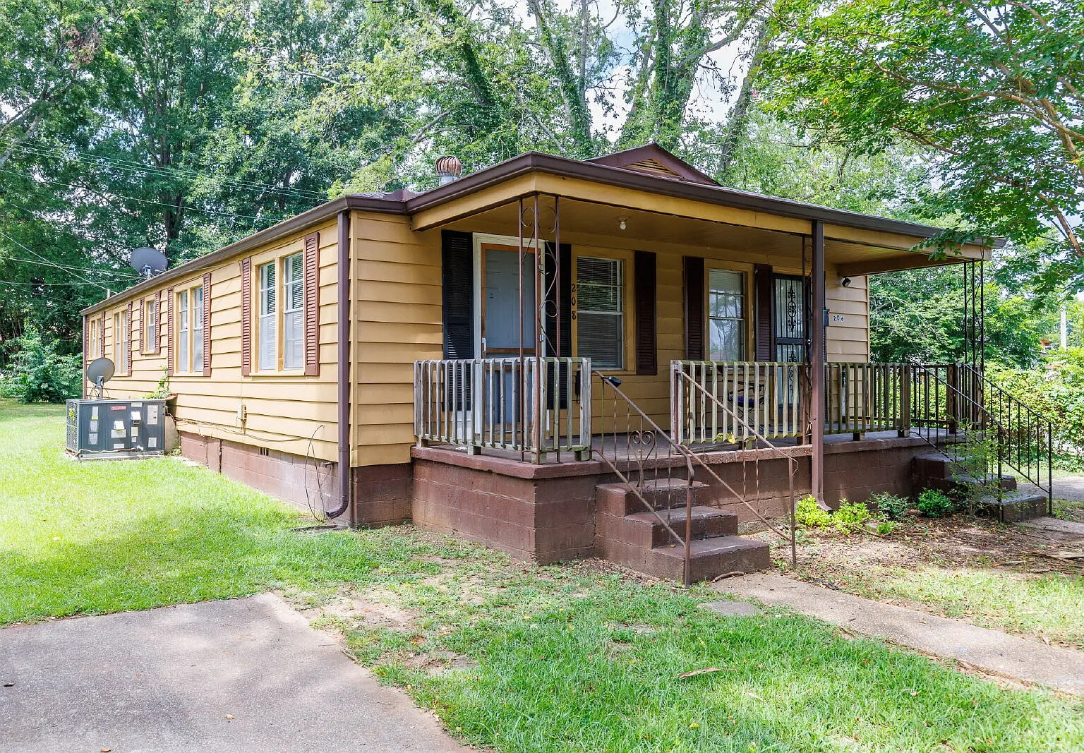 2 bed, 1.0 bath, 784 sqft, $750 — Photo 1