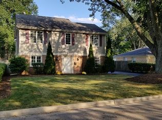 526 Kenwood Ave, Libertyville, IL 60048