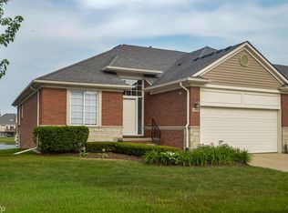 49160 Village Pointe Dr, Shelby Township, MI