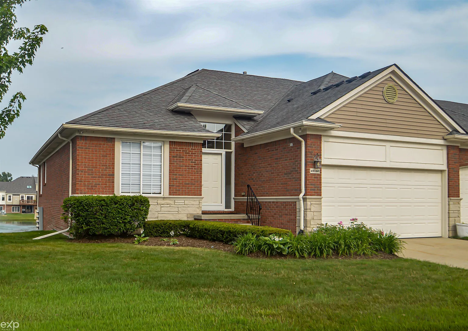 49160 Village Pointe Dr photo 1