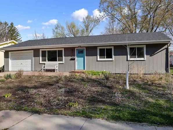 3216 Shamrock Dr, Iowa City, IA 52245