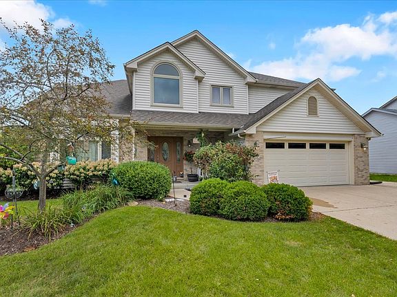 3rd image of 236 Isleview Dr