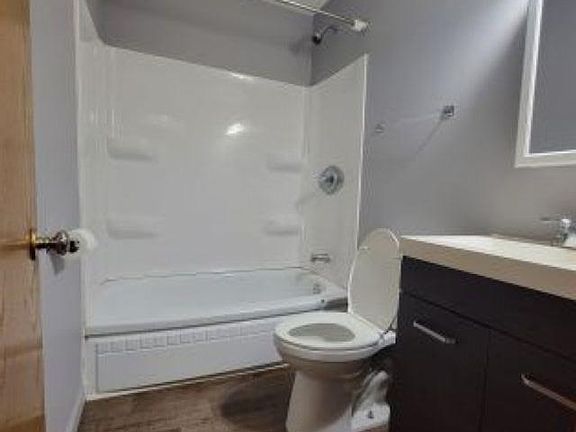 5th image of 802 Le Hillier St