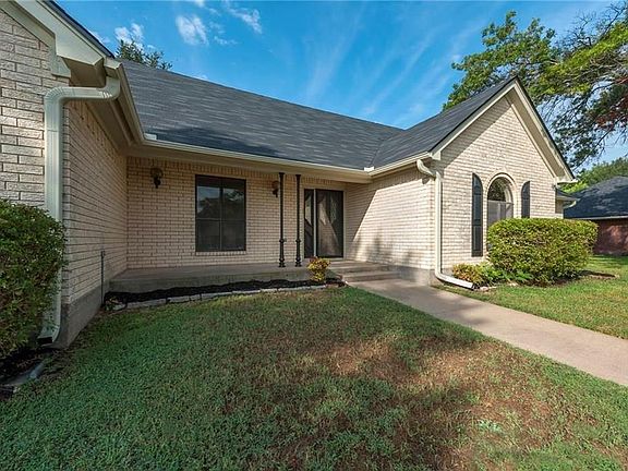 3rd image of 1202 Prairie Wind Blvd