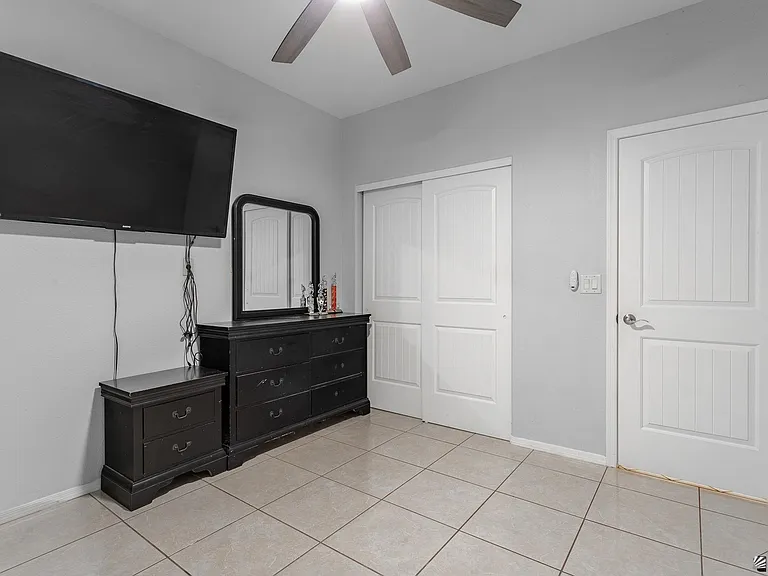 1533 E D St — Photo 11
