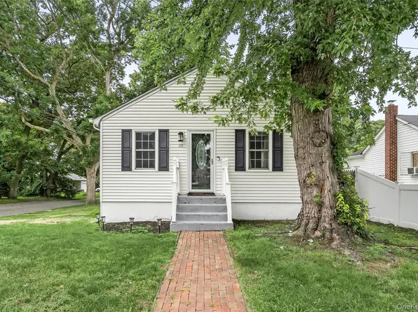 42 S Washington Avenue, Centereach, NY 11720