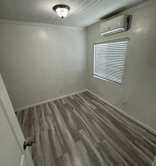 2922 S Budlong Ave #7 — Photo 6