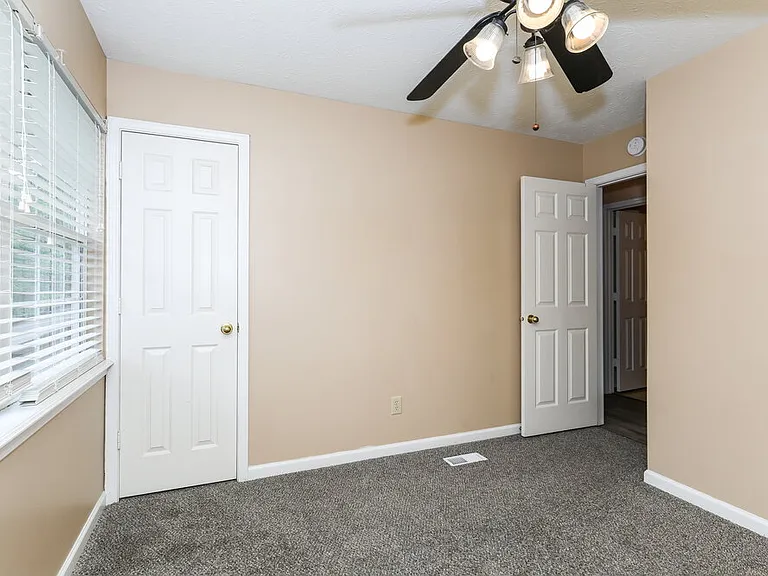 10211 Carmine Dr — Photo 15