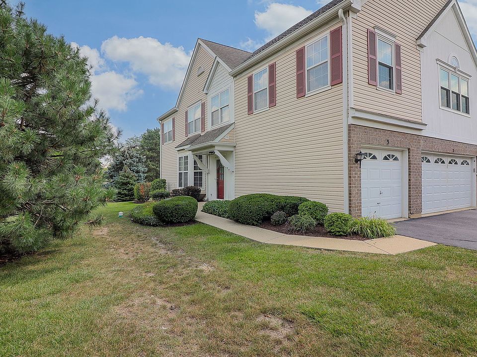 1st image of 3 Arboretum Dr #3F
