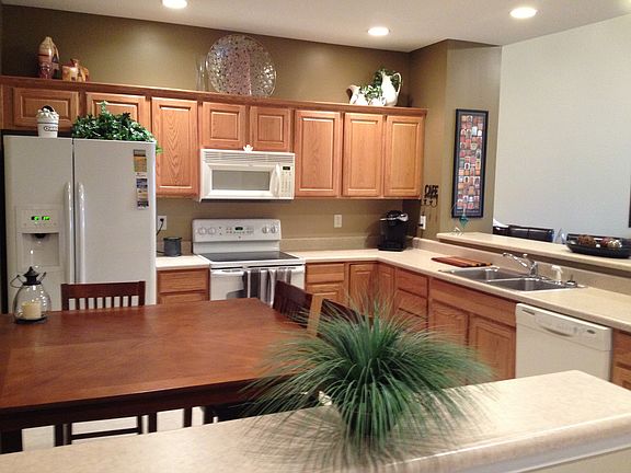 Large eat-in kitchen