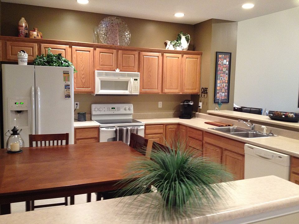 Large eat-in kitchen