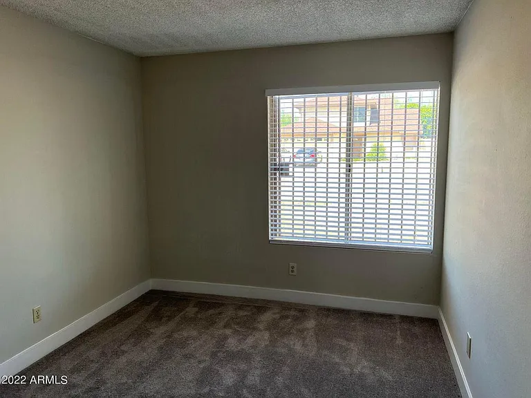 7827 W College Dr — Photo 10