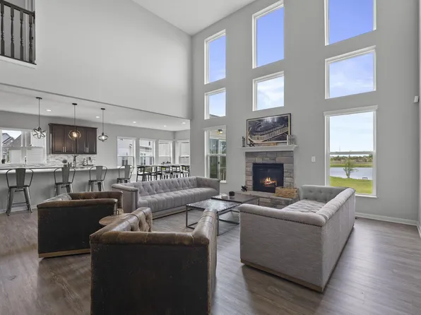 5665 Coventry Ct, Lewis Center, OH 43035