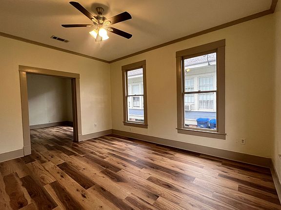 4th image of 851 Linden St