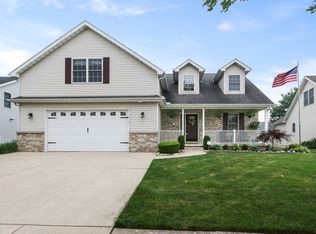 411 Chessington Dr, Crown Point, IN 46307