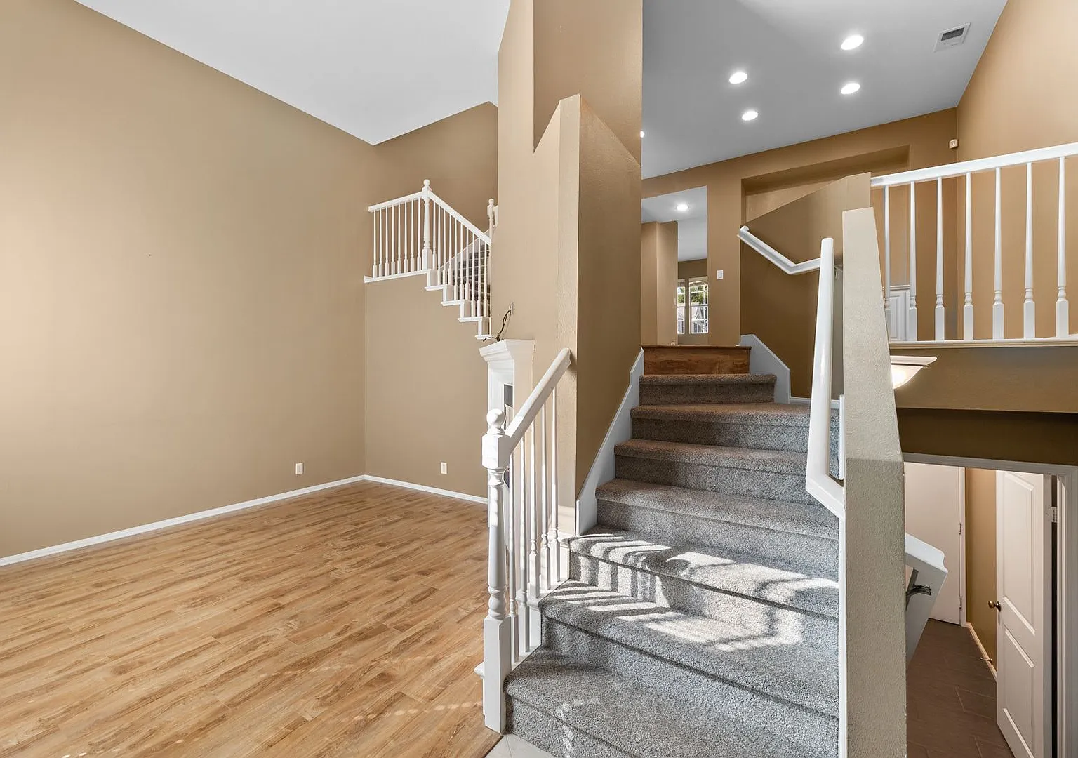 Beautiful Bridgeport Home! — Photo 4