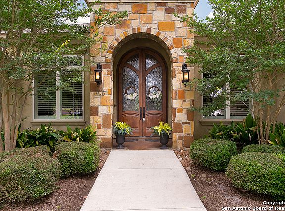3rd image of 708 Deer Run Way