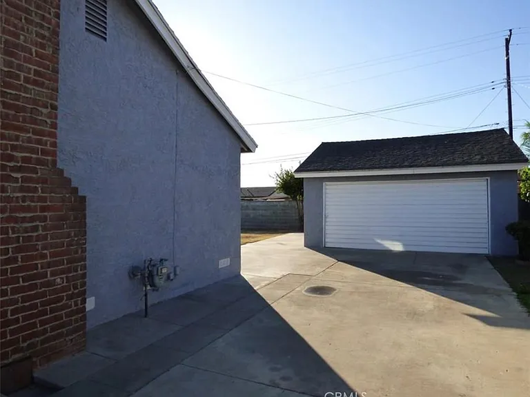 1775 Bonnie Brae St — Photo 16