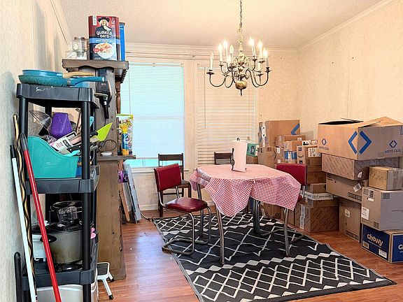 5th image of 826 Cabin Creek Ave