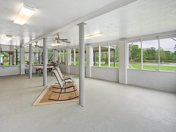 4th image of 18440 Ravenwood Dr