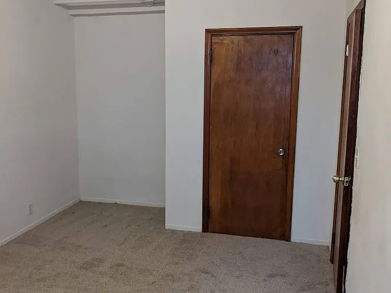 2871 Irving — Photo 18