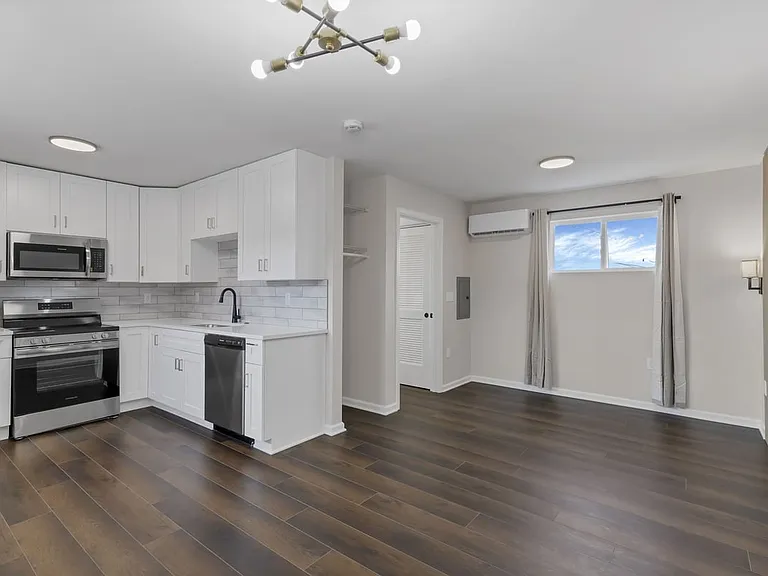 35 Parsons Ave #B — Photo 18