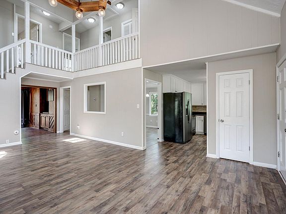 3rd image of 4083 Amherst Way