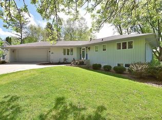 923 6th Ave SW, Faribault, MN 55021