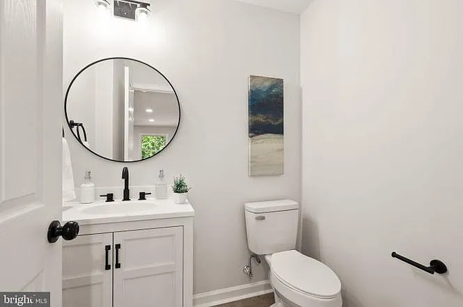 14863 Prestige Dr — Photo 32