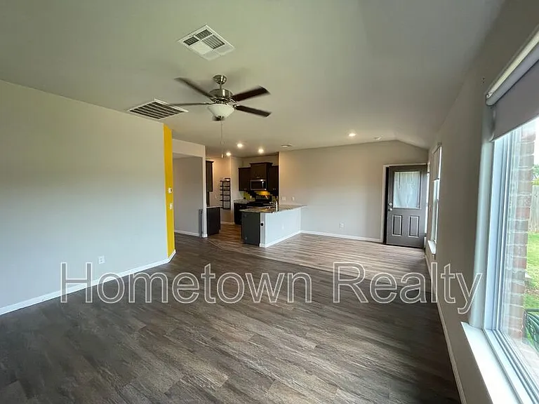 1712 Vermilion Ln — Photo 8