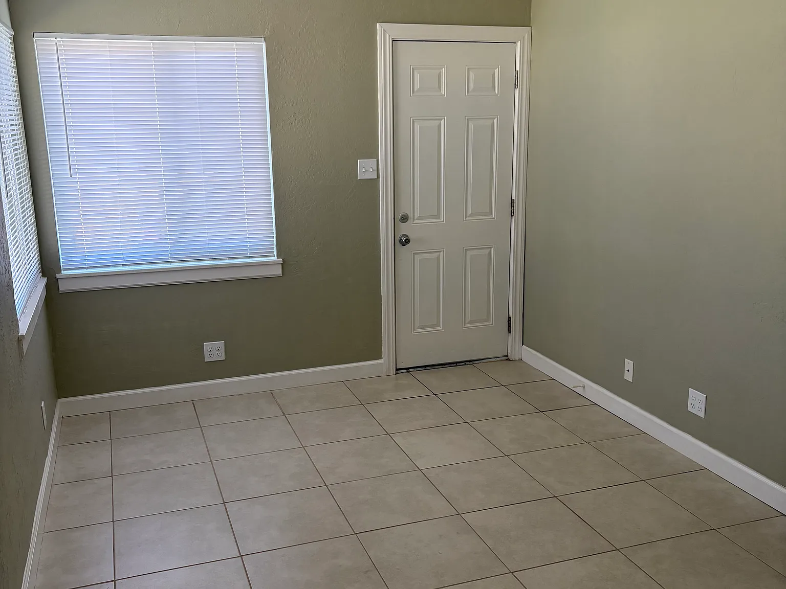 1 bed, 400 sqft, $2,100 — Photo 4