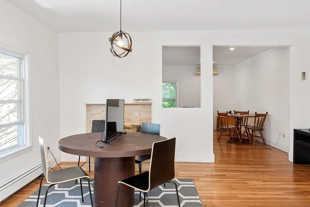 3 bed, 2195 sqft, $5,100 — Photo 1