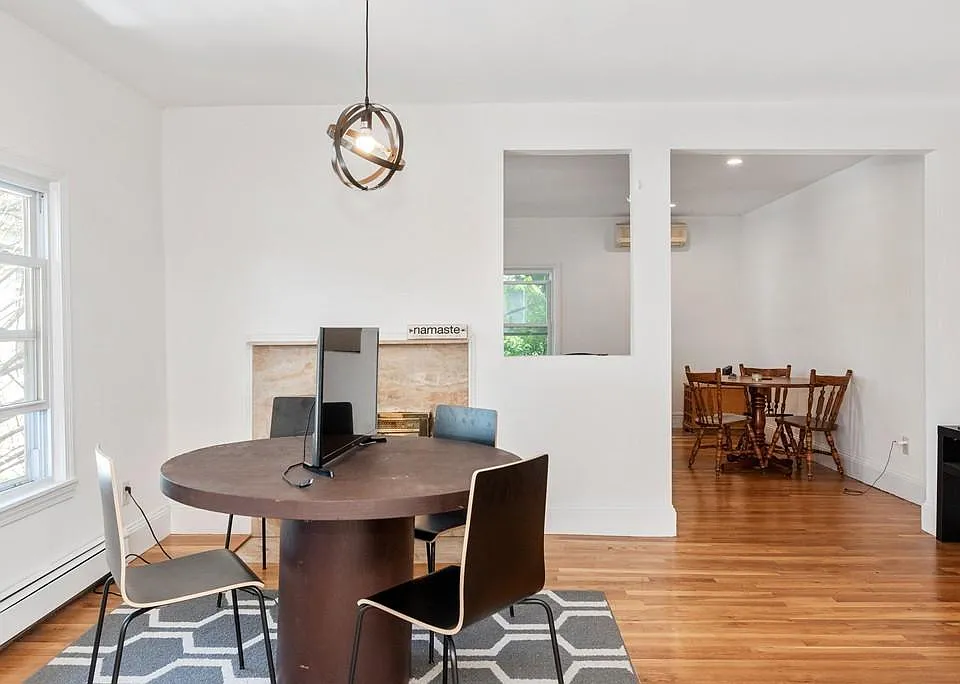 21 Kinross Rd #3
