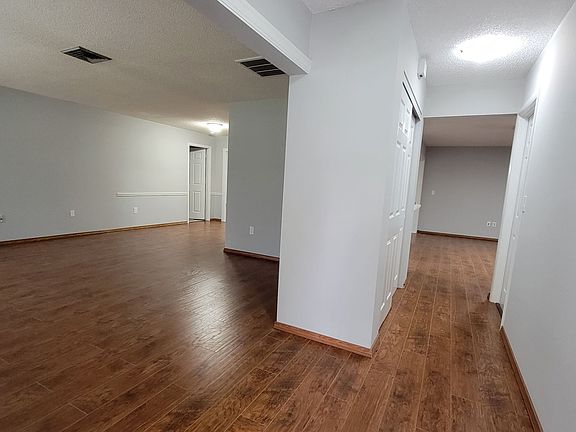 4th image of 210 S Dade Ave
