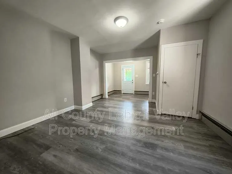 639 Washington St — Photo 4