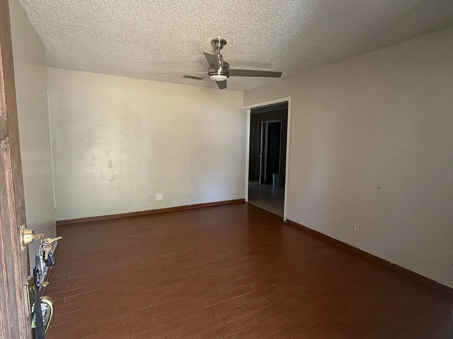 Charming and conveniently located Home in Duncanville with huge front and back yard - $1850/mo - TX — Photo 3