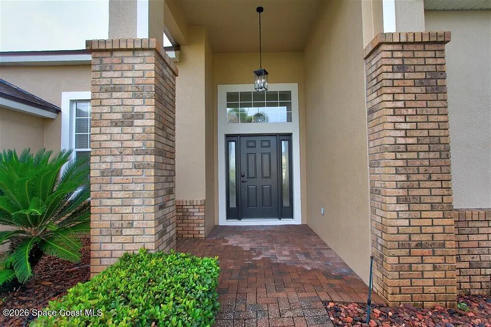 4 bed, 3.0 bath, 2470 sqft, $3,800 — Photo 4